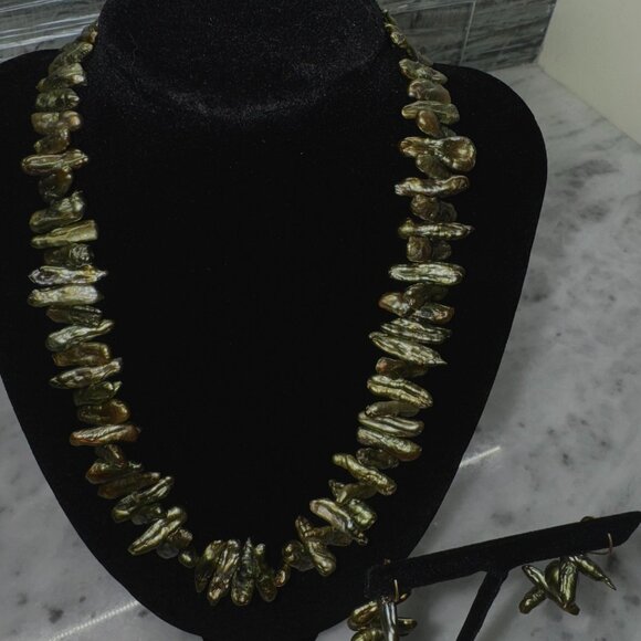 Green Fresh Water Pearl Necklace and Earring Set - Picture 6 of 12